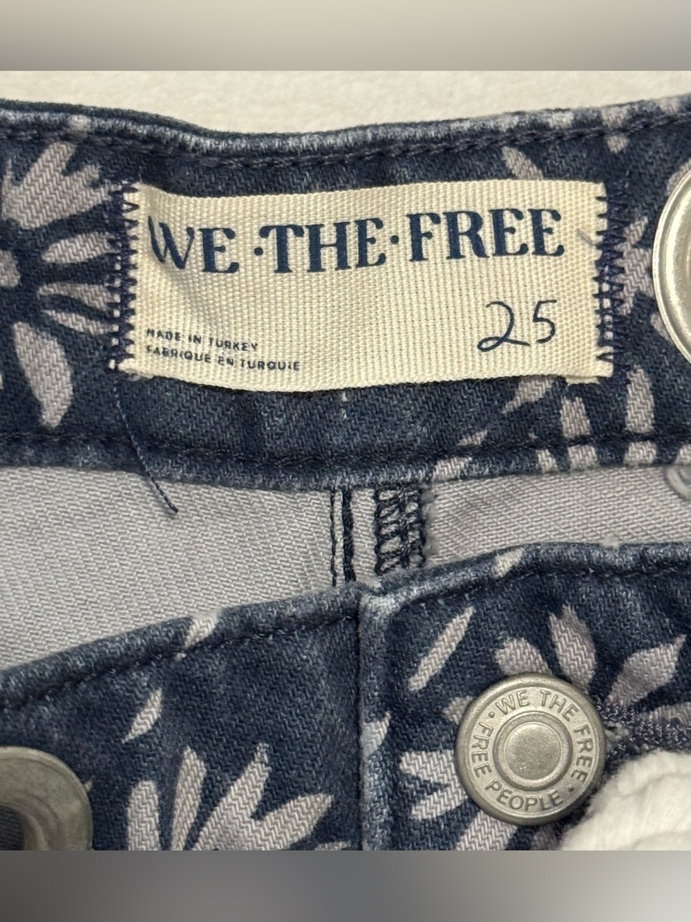 NEW Free People Moxie Low-Slung Barrel Jeans Wallpaper Geo Floral Print Size 25 - Picture 6 of 9